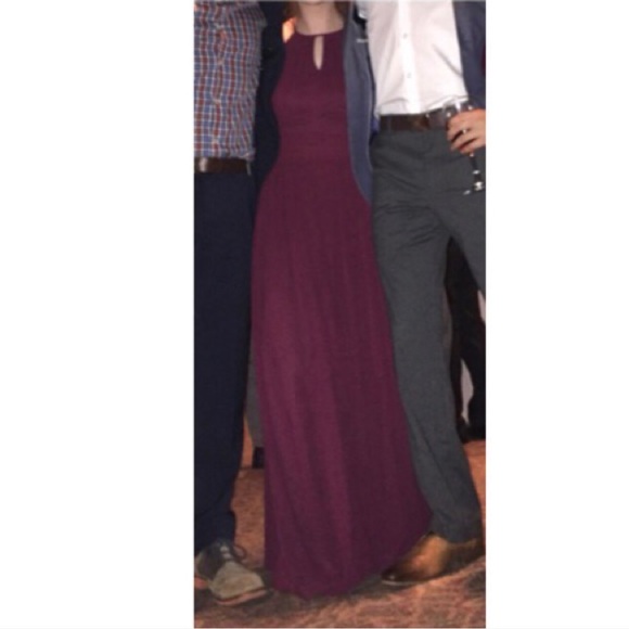 High neck Gown - Picture 2 of 8